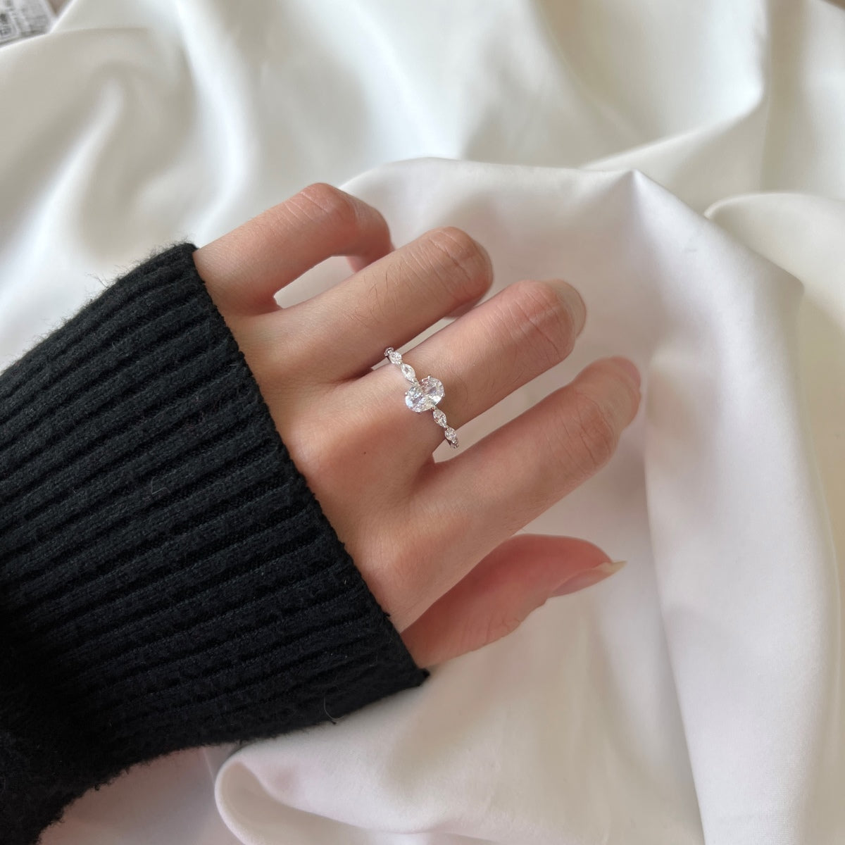 [Clover Jewels]0.75 Carat Luxurious Vibrant Elongated Cushion Cut Daily Ring