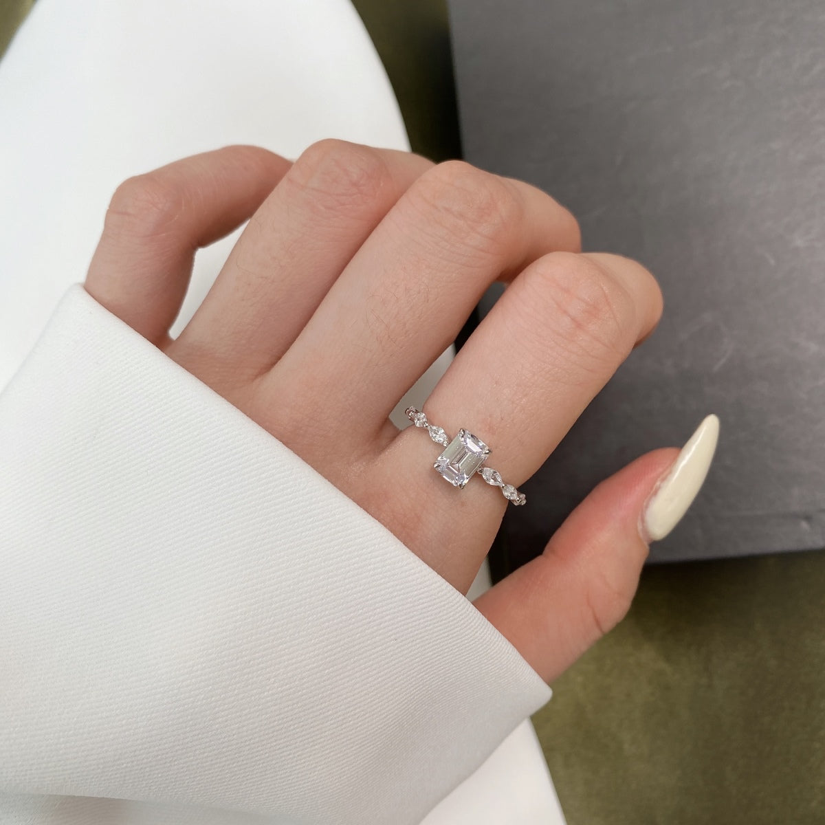 [Clover Jewels]1.0 Carat Dainty Resplendent Radiant Cut Daily Ring