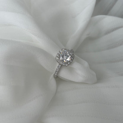 [Clover Jewels]Dazzling Resplendent Round Cut Wedding Ring