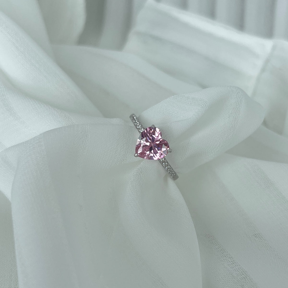 [Clover Jewels]2.0 Carat Dazzling Lustrous Heart Cut Lover Ring