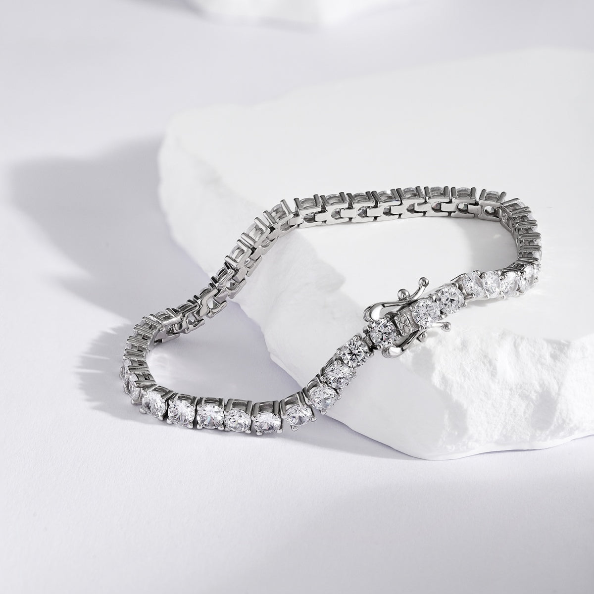 [Clover Jewels]Luxurious Ornate Round Cut Tennis Bracelet