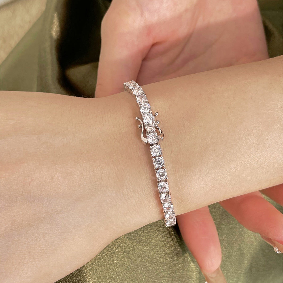 [Clover Jewels]Luxurious Ornate Round Cut Tennis Bracelet