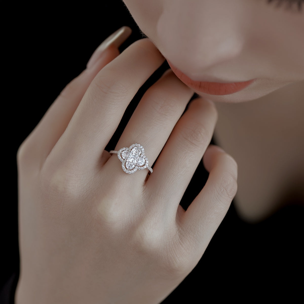 [Clover Jewels]Luxurious Eternity Flower Shape Banquet Ring