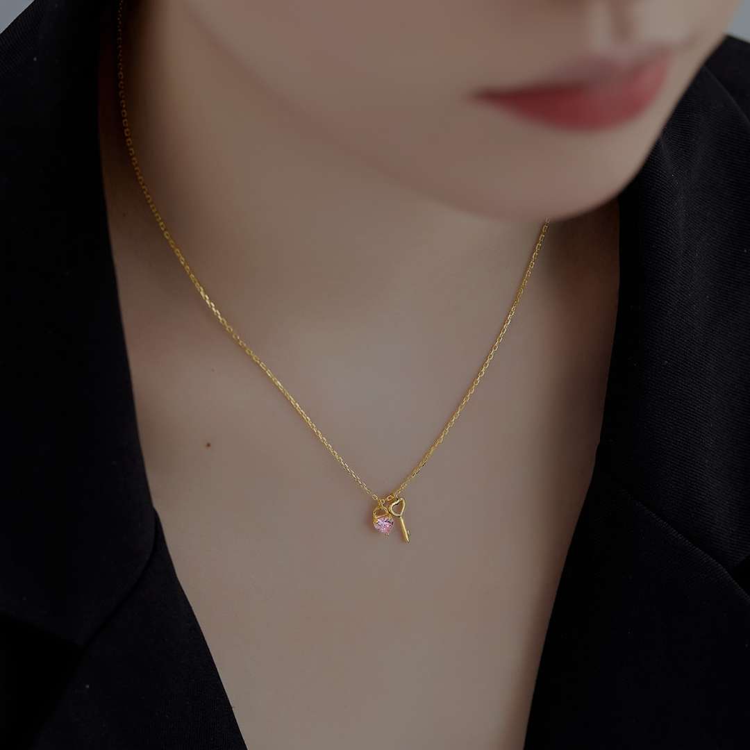 [Clover Jewels]Unique Heart Shape Key Pendent Necklace