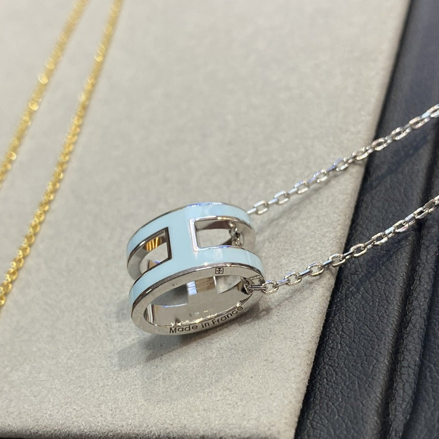 [Clover Jewels]POP H LIGHT BLUE NECKLACE