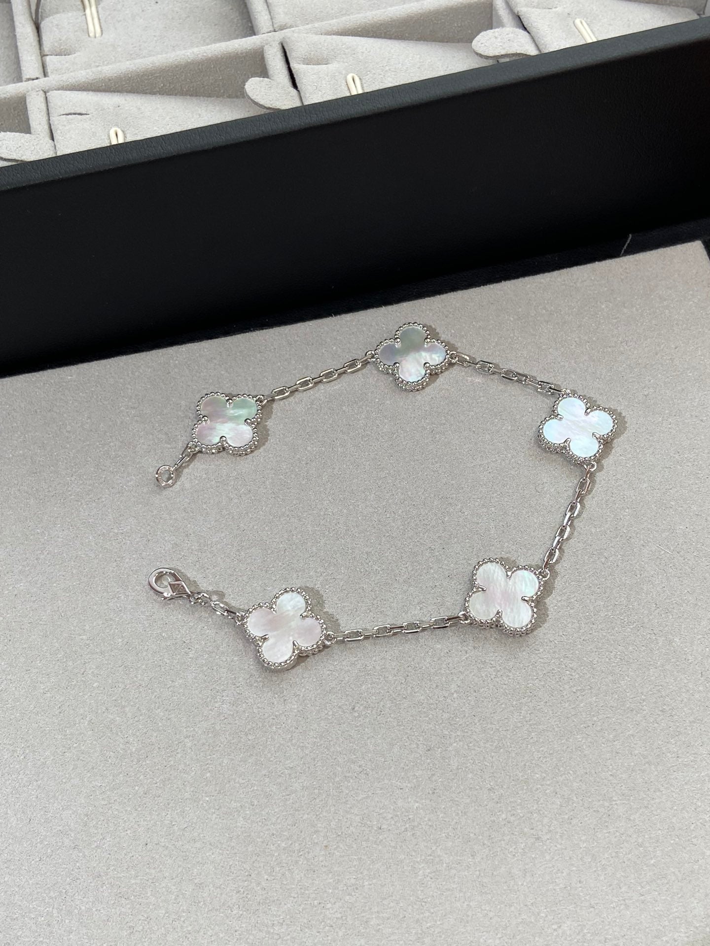 [Clover Jewels]CLOVER SILVER MOP 5 MOTIF BRACELET