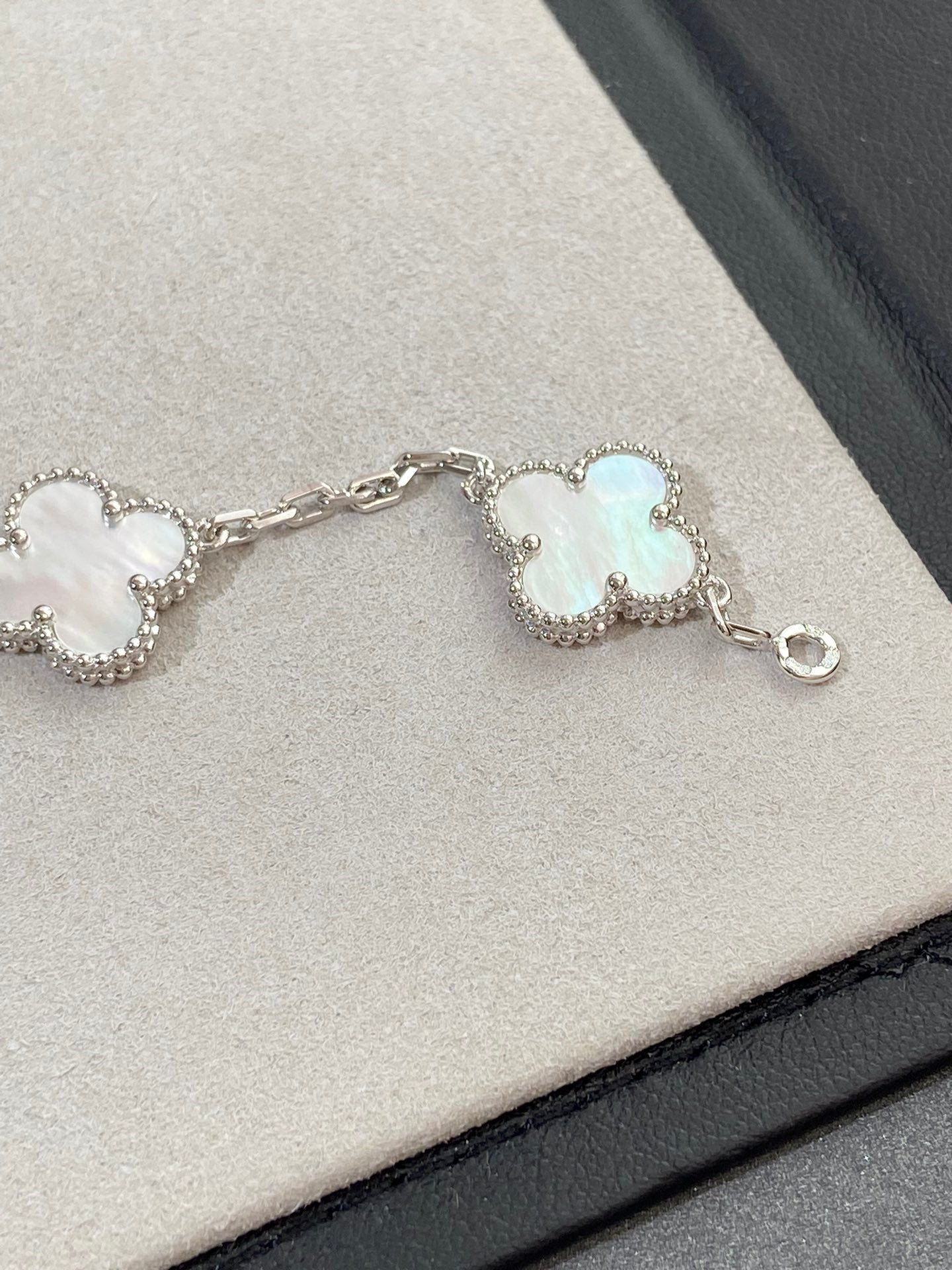 [Clover Jewels]CLOVER SILVER MOP 5 MOTIF BRACELET