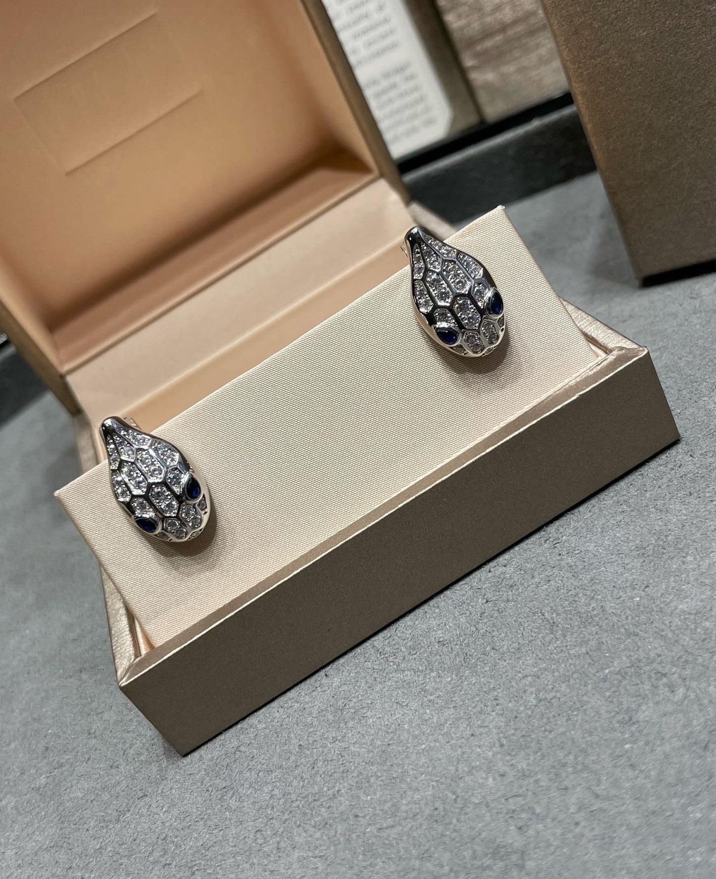 [Clover Jewels]SERPENT DIAMOND STUD EARRINGS