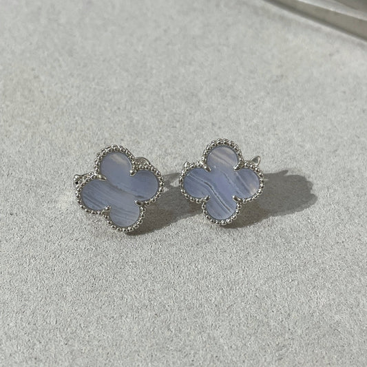 [Clover Jewels]CLOVER CHALCEDONY SILVER STUD EARRINGS