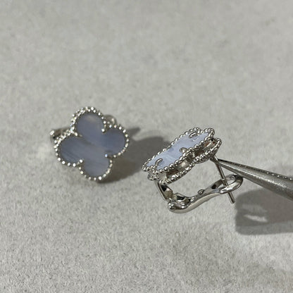 [Clover Jewels]CLOVER CHALCEDONY SILVER STUD EARRINGS