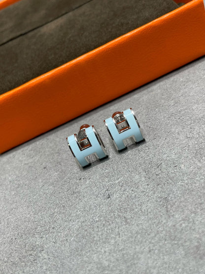 [Clover Jewels]POP H SKY BLUE STUD EARRINGS