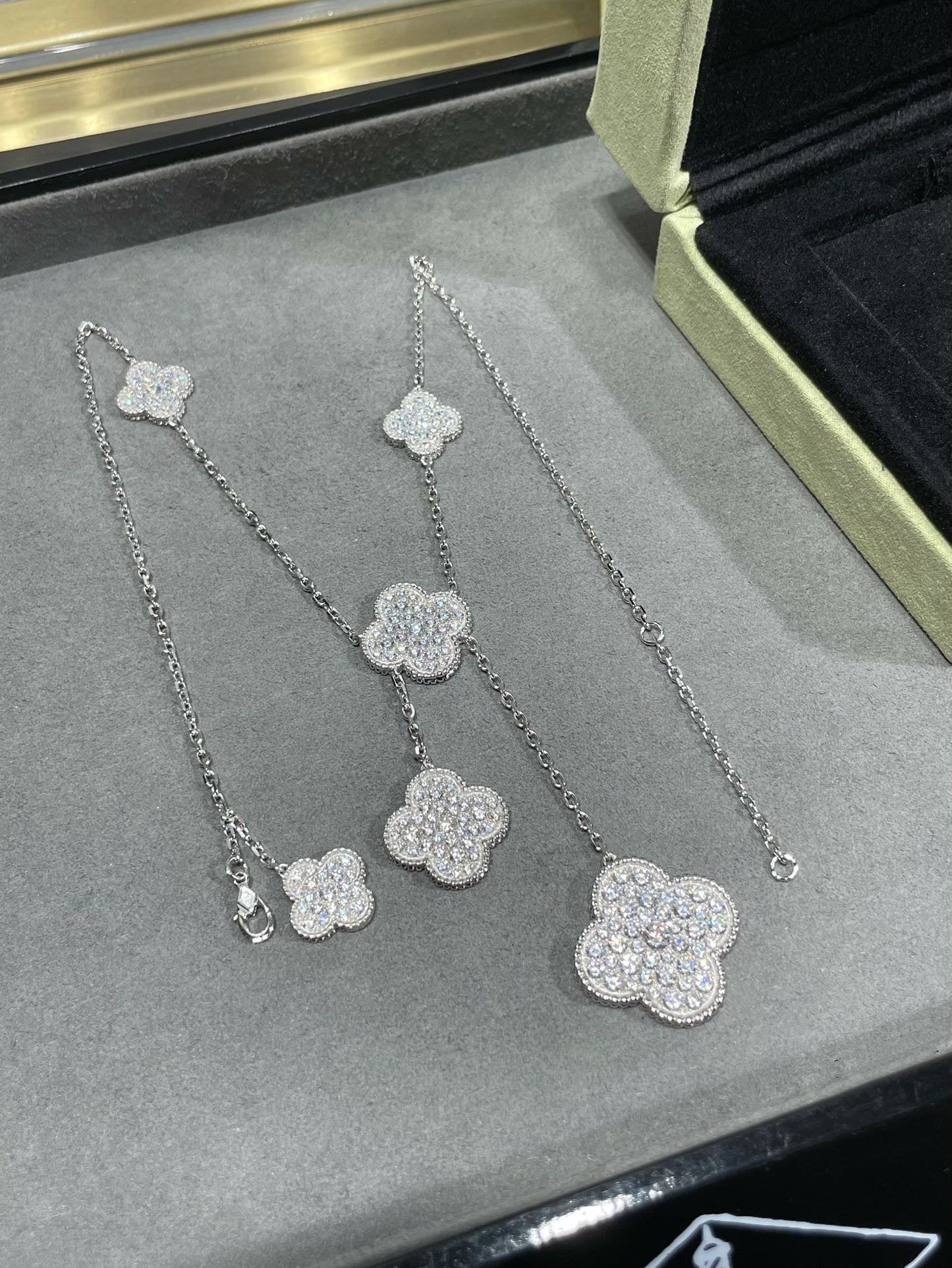 [Clover Jewels]CLOVER 6 MOTIF DIAMOND PAVED NECKLACE