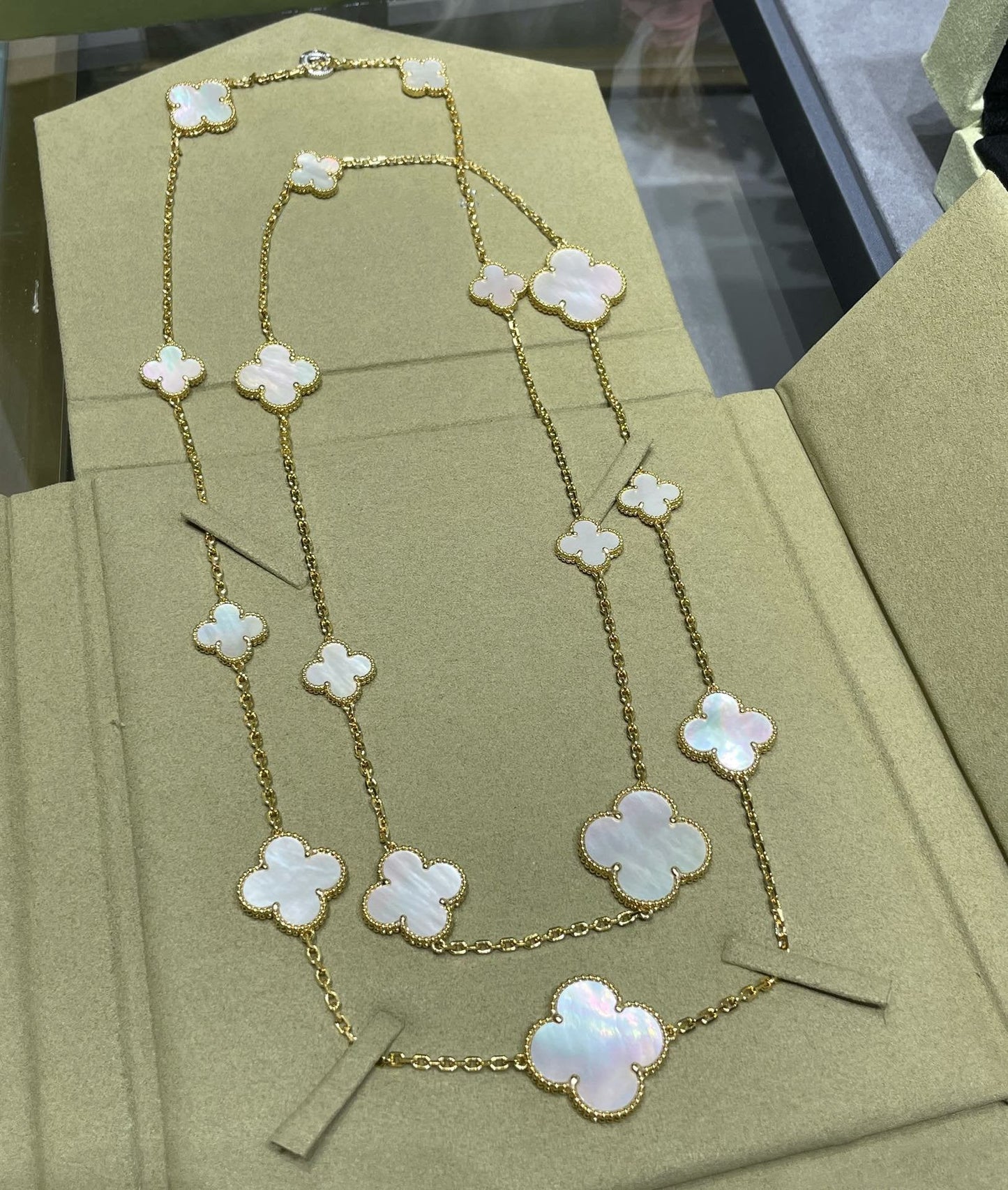 [Clover Jewels]CLOVER 16 MOTIF WHITE MOP GOLD NECKLACE