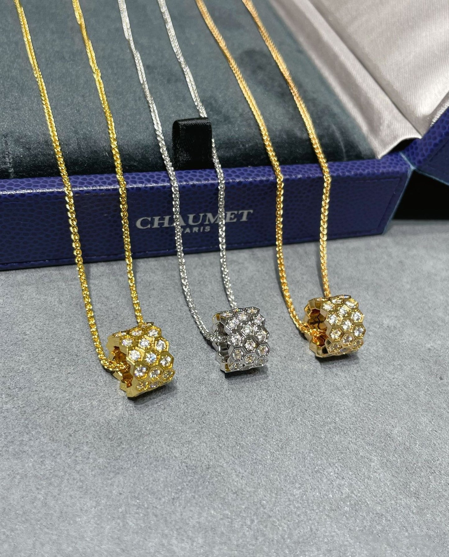 [Clover Jewels]BEE LOVE DIAMOND PAVED 3 ROW NECKLACE