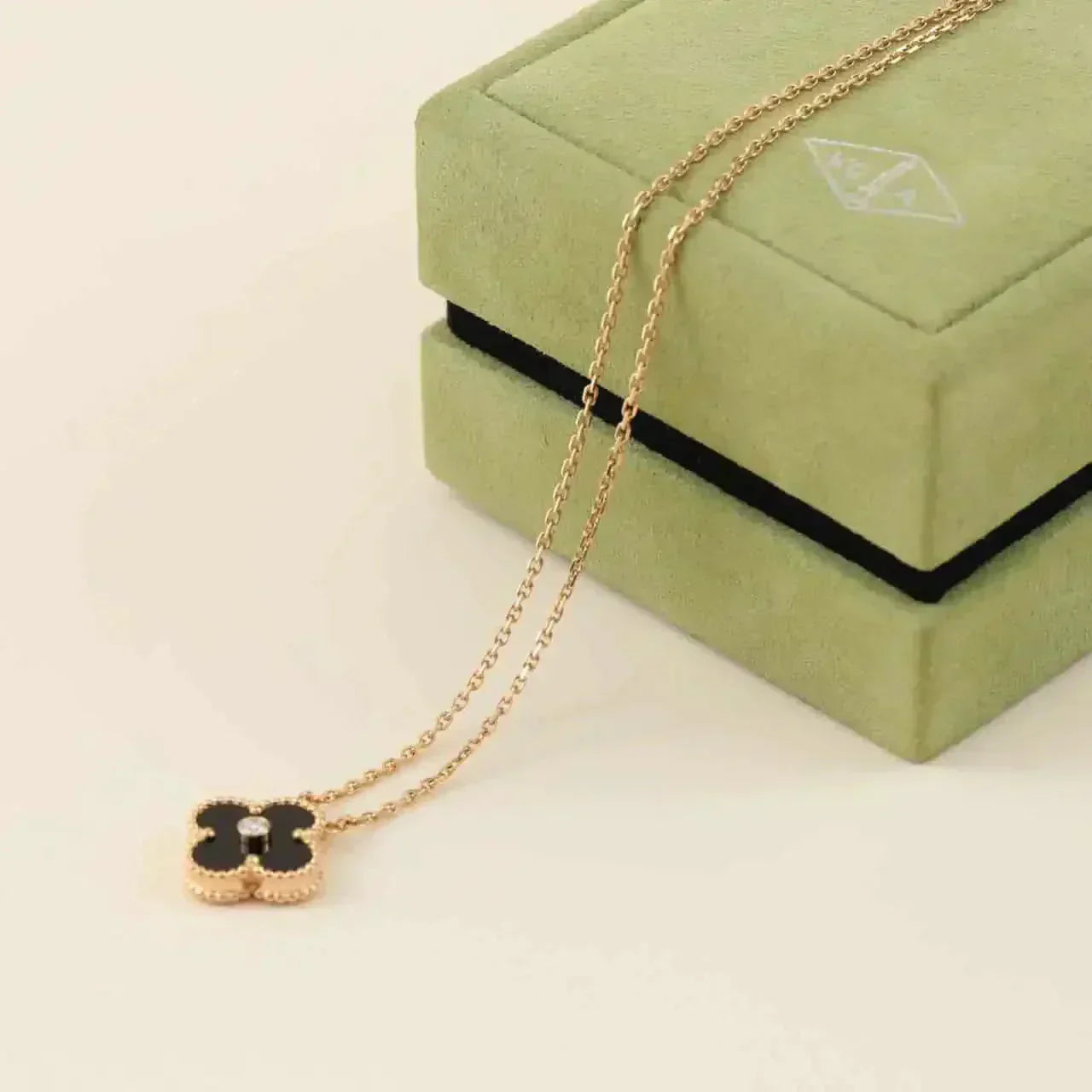 [Clover Jewels]CLOVER 15MM DIAMOND ONYX NECKLACE