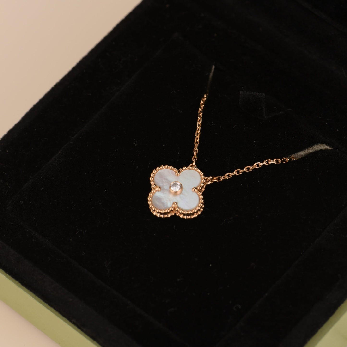 [Clover Jewels]CLOVER 15MM DIAMOND WHITE FRITILLARIA NECKLACE