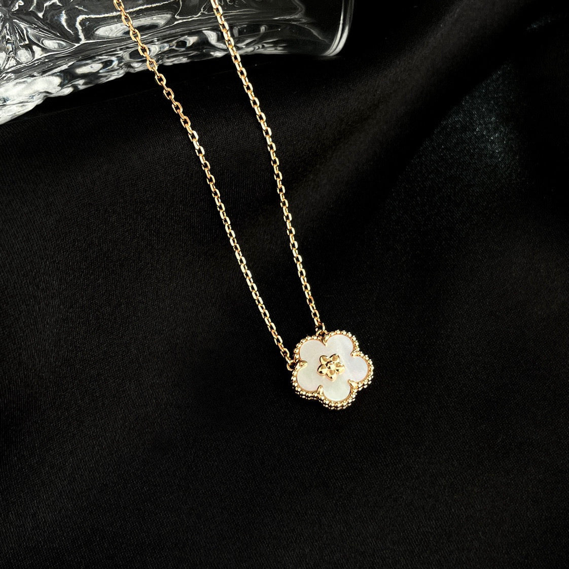 [Clover Jewels]LUCKY  WHITE MOP  PLUM BLOSSOM NECKLACE