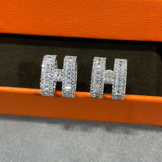 [Clover Jewels]H STUD EARRINGS WITH SILVER DIAMONDS