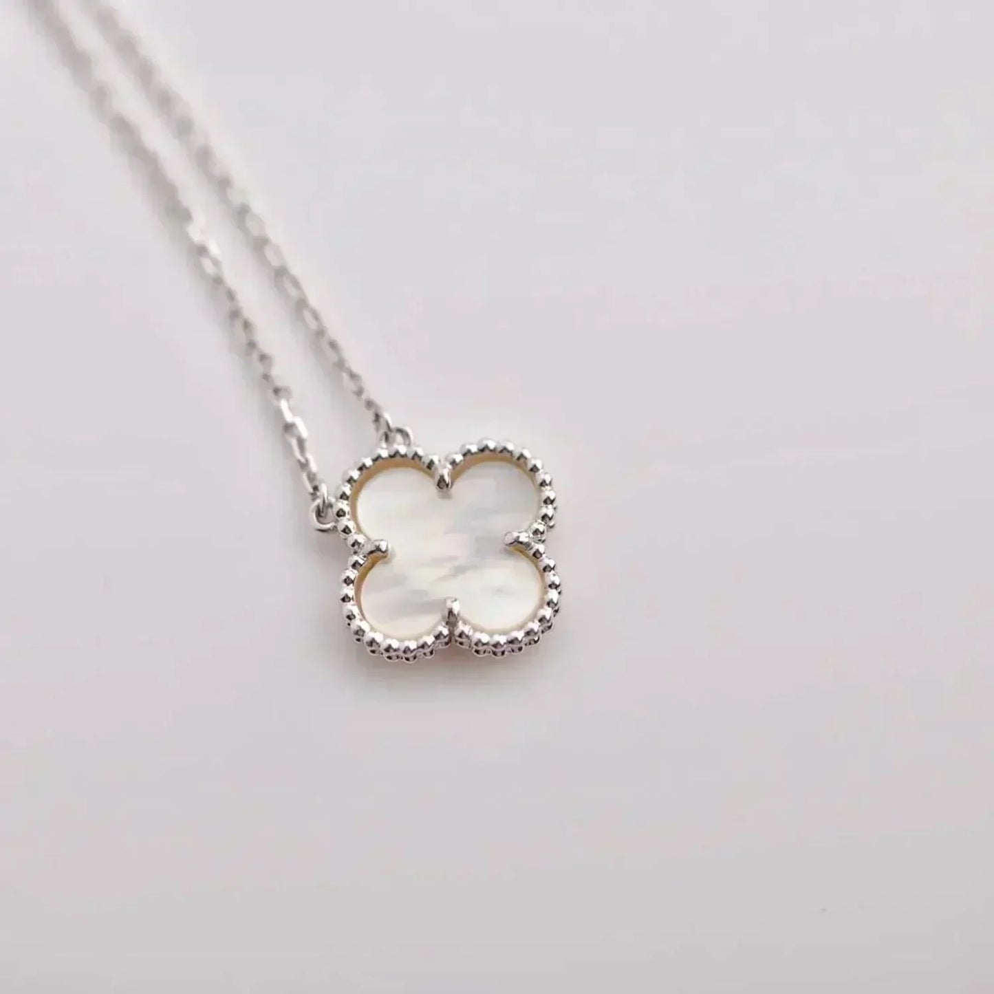 [Clover Jewels]CLOVER  15MM WHITE MOTHER-OF-PEARL SILVER