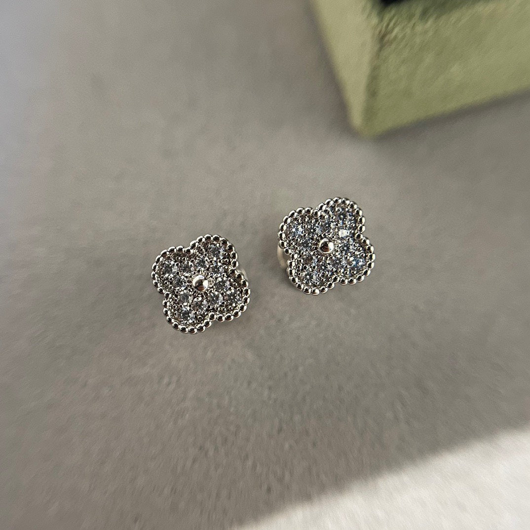 [Clover Jewels]CLOVER MINI DIAMOND STUD EARRINGS